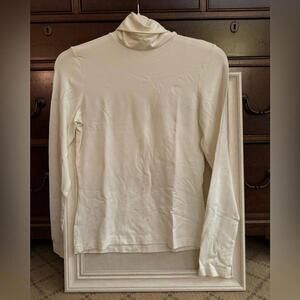 White mid weight LillyPulitzer performance style T- neck. M/L?